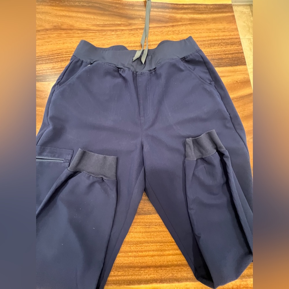 Figs large navy scrub pants